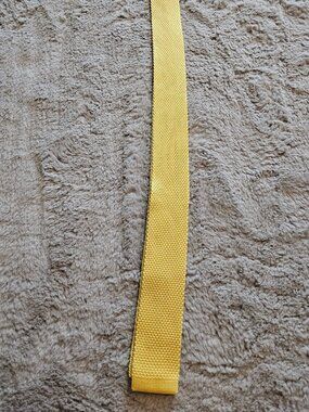 The Tie Bar yellow knit tie